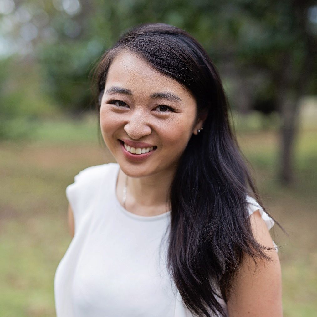 Headshot. Nikki Nies