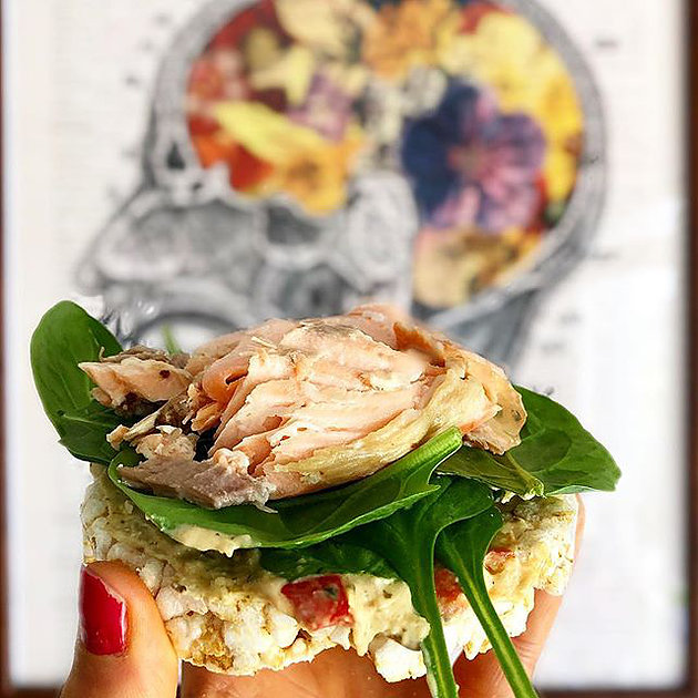 salmon-spinach-brown-rice-cakes.jpg