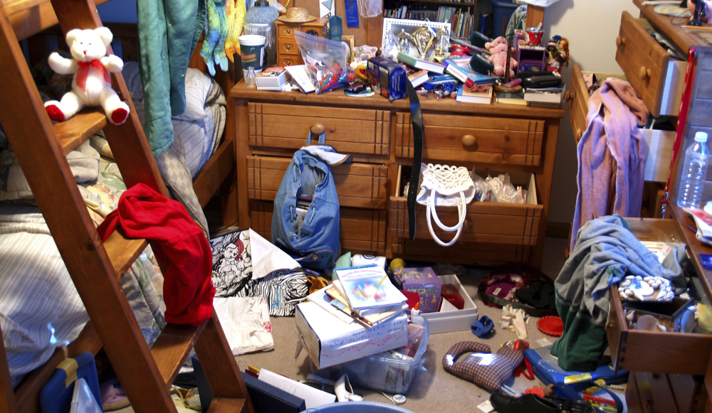 Teenage boy's messy room.
