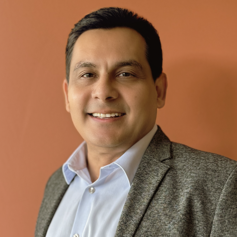 Mario Flores Headshot