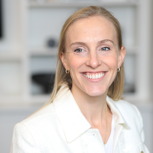 Headshot of author Lucy Straker