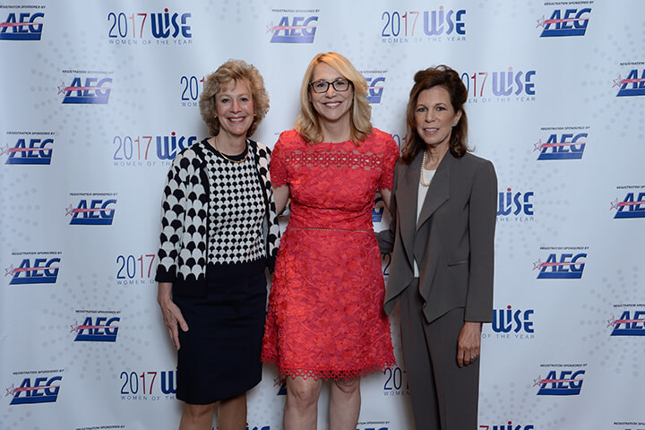 Attendees/speakers at the 2017 WISE WWOY Luncheon